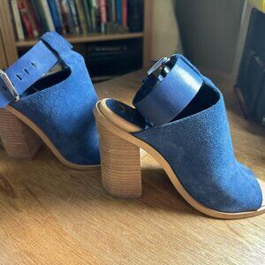 Hardley worn -  Marc Fisher Open Toe Ankle Wrap Leather Bootie - Size 7.5 - Navy